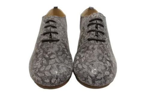 【かぼちゃの馬車 CA-15FL グレー】フラワー柄の靴紐シューズ